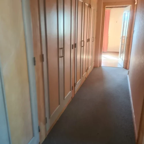 Évacuation de meubles encombrants dans un appartement à La Roche-sur-Foron.